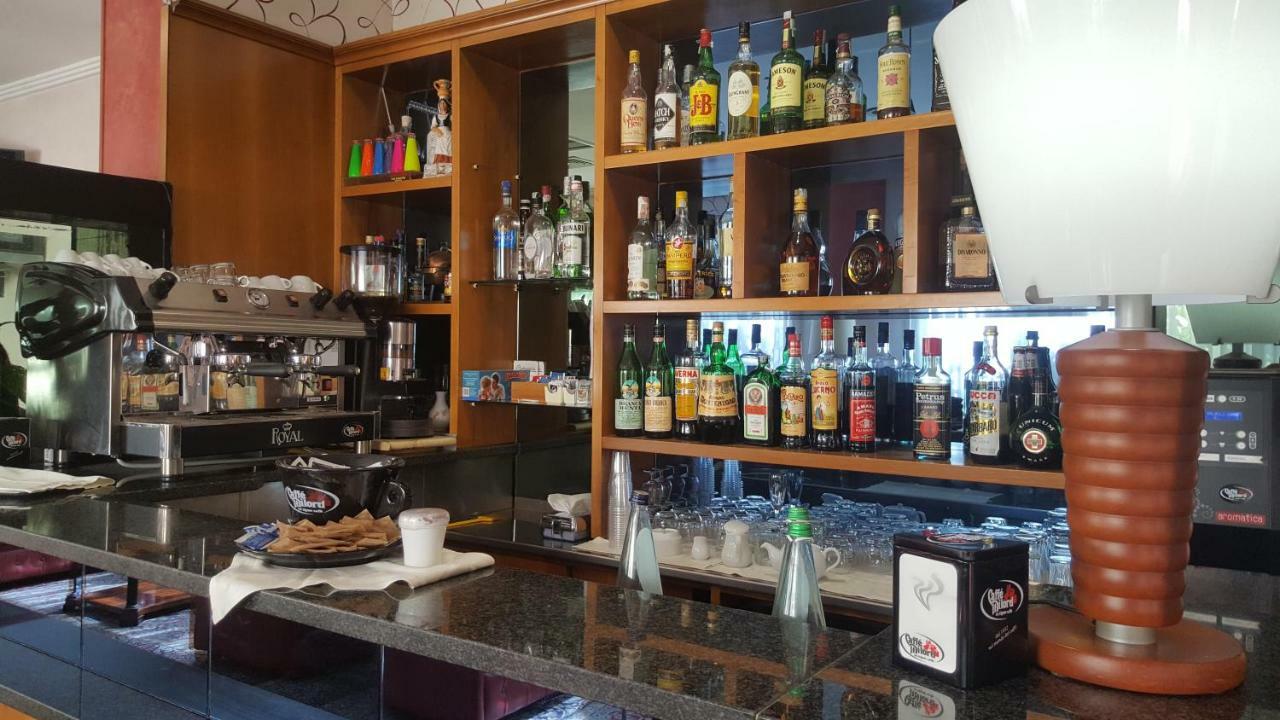 阿斯特酒店 弗罗西诺内 外观 照片